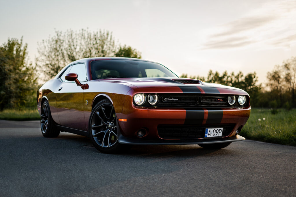 Dodge-Challenger-6.4RT-Scat-Pack-sylwetka-1024x682